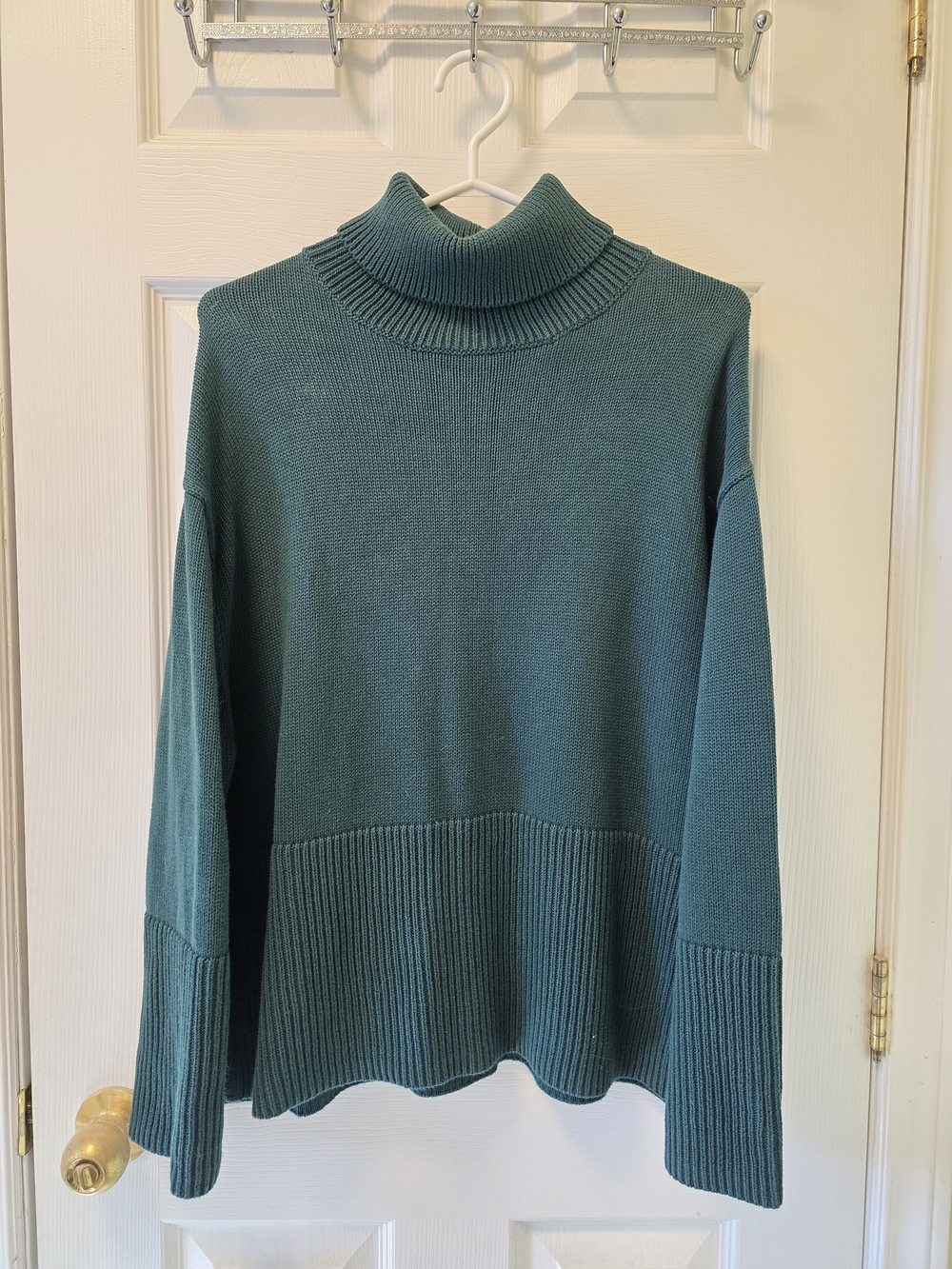 Ribbed Hem Turtleneck Sweater | Size Medium